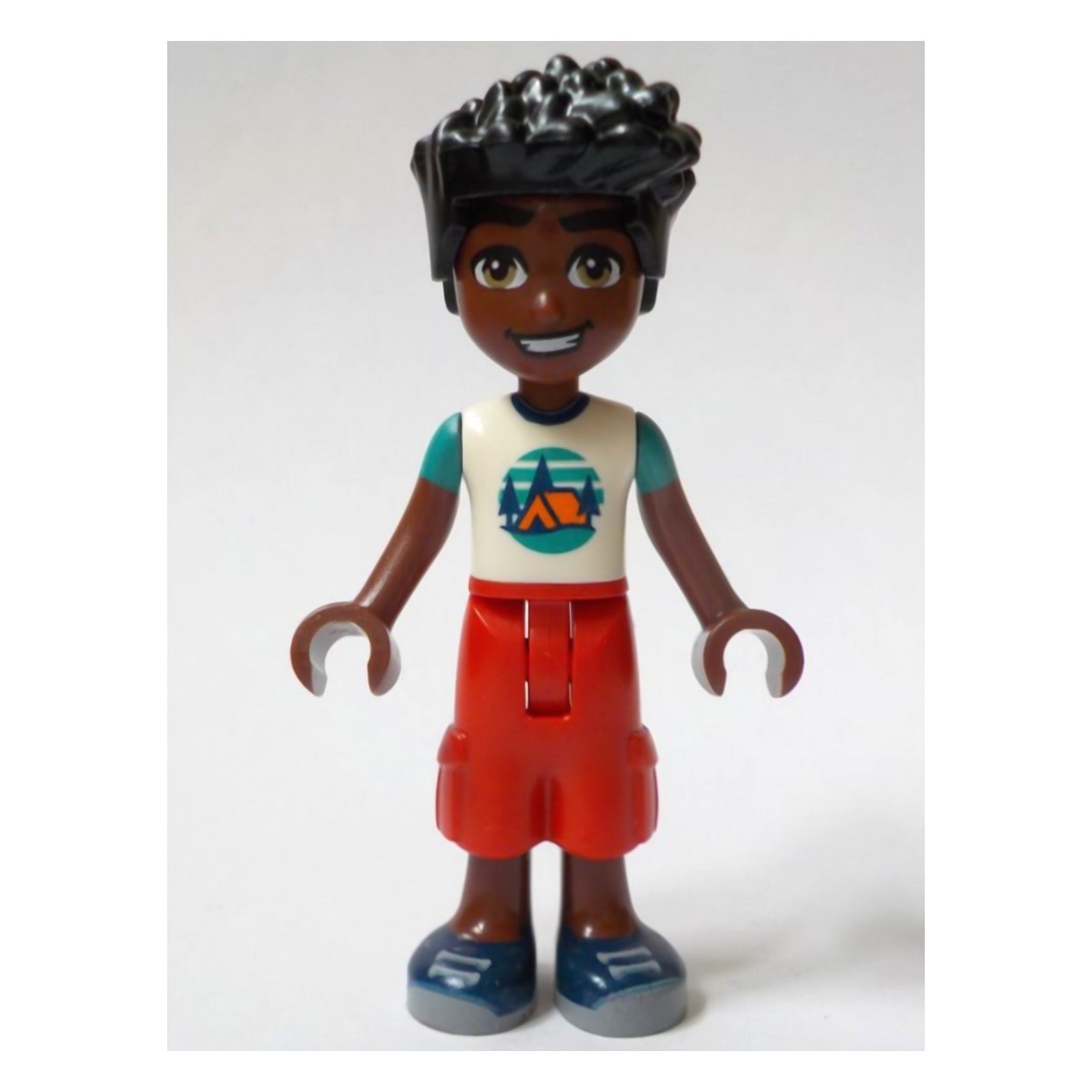LEGO Minifigur Friends Zac - White T-Shirt with Tent, Red Cropped (frnd0742)