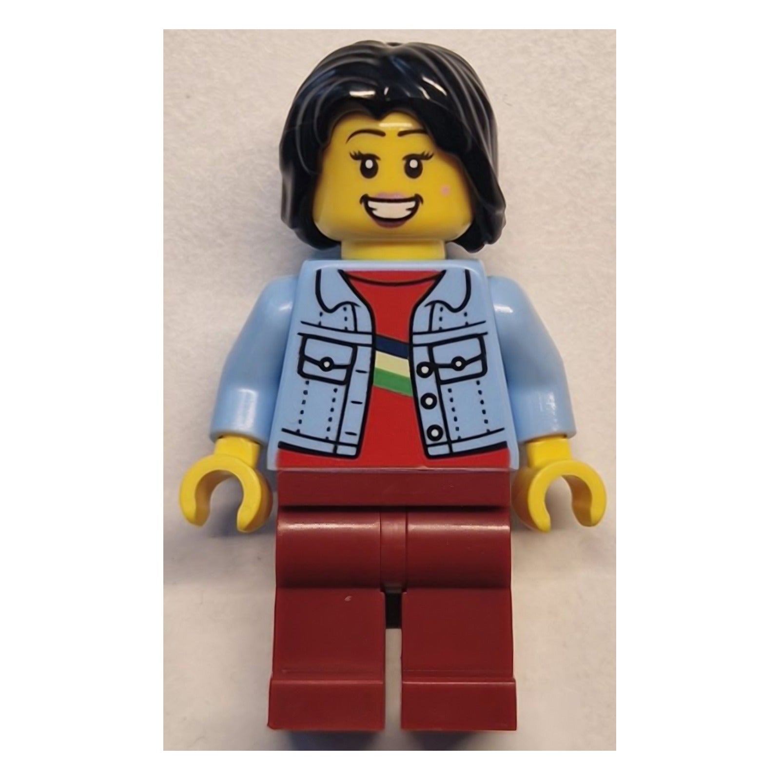 LEGO Minifigur Woman - Bright Light Blue Denim Jacket, Dark Red Legs (twn500)
